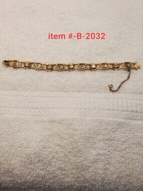 1 Bracelet, item # B-2032, wt. 19 grams.